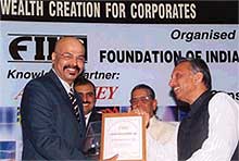Ganesh Nayak, ED, Zydus Cadila Healthcare Ltd. receiving the FIIE Award on behalf of Pankaj R. Patel, CMD from Hon''ble Minister for Petroleum Shri Manishankar Aiyar