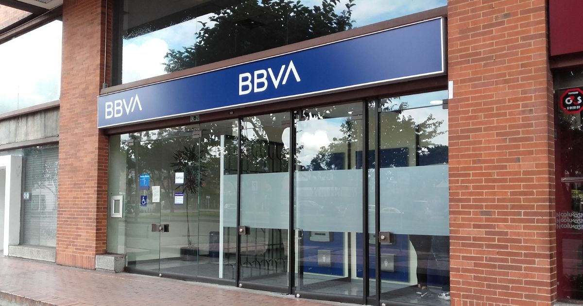 Sabadell shareholders accuse BBVA of worsening its bid with modified offer