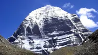 India, China agree to resume Kailash Mansarovar Yatra, direct flights